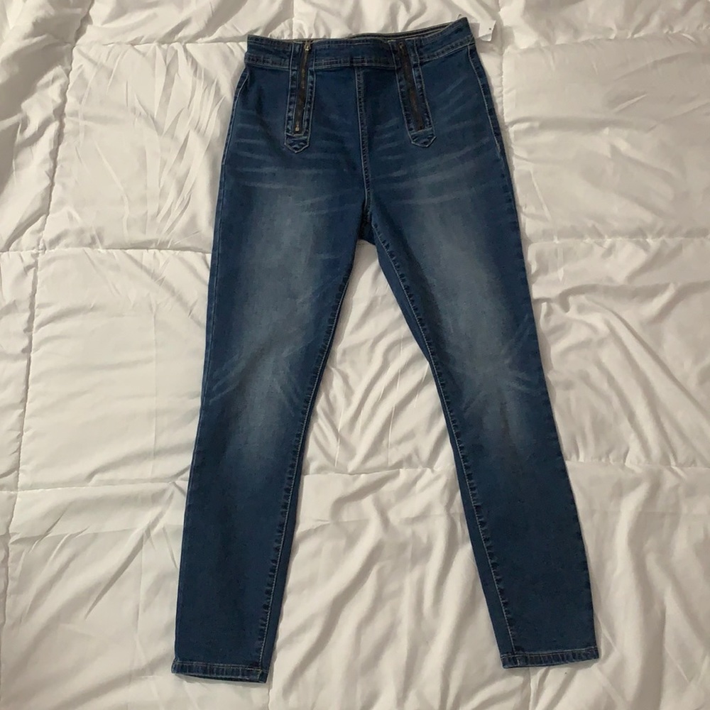 Charlotte Russe faded skinny jeans front zippers